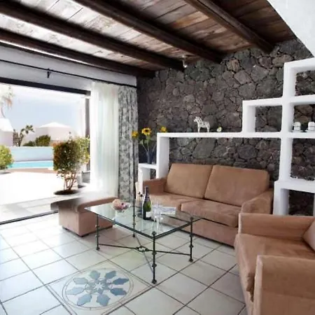 Playa Blanca Sleeps 8 Pool Wifi
