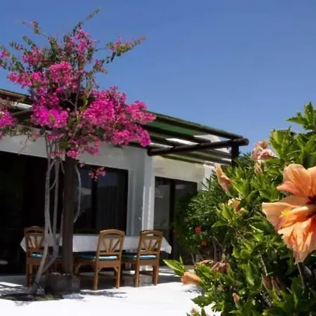 Playa Blanca Sleeps 8 Pool Wifi Daire